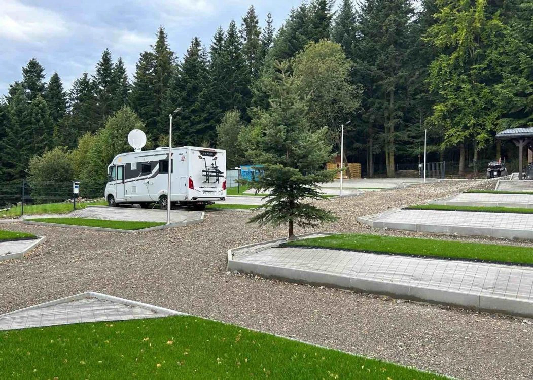 Całoroczne kamperparki w górach